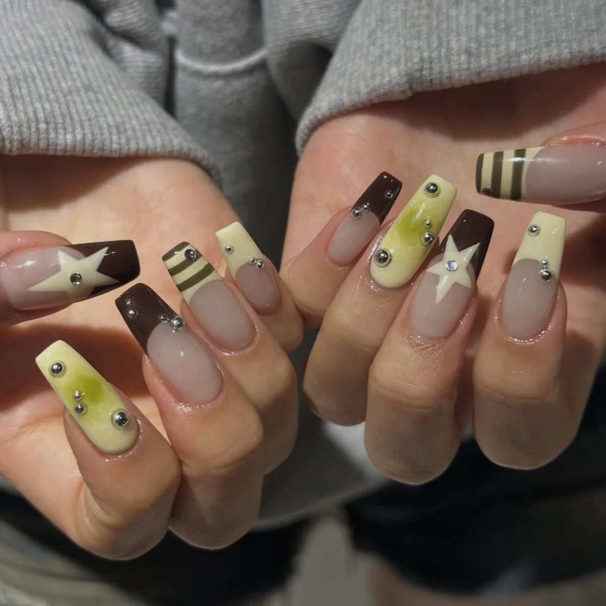 24pcs Press On Nails Set – Trendy Aesthetic False Nails Kit | Reusable Glossy Artificial Nail Tips Collection ✨